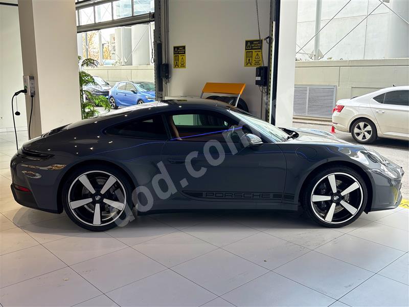 Porsche 911 CARRERA 2024 281 km 4