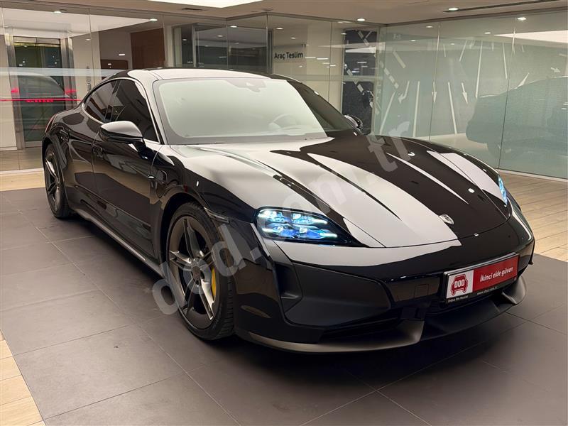 Porsche TAYCAN TURBO S 2024 32.716 km 3