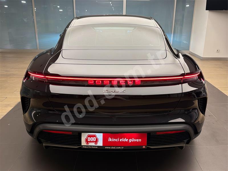 Porsche TAYCAN TURBO S 2024 32.716 km 6