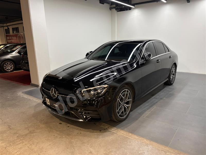 Mercedes-Benz E 300 D 4MATIC 2022 127.257 km 1