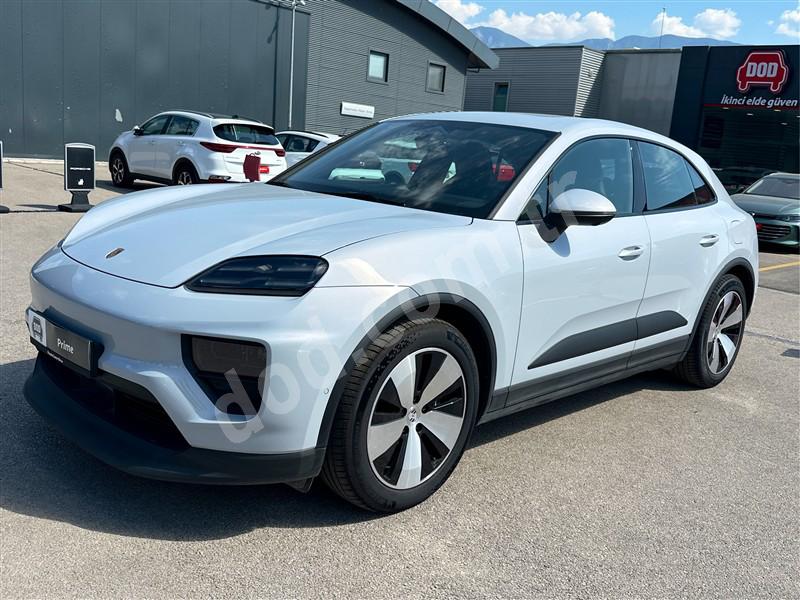 Porsche MACAN 4 2025 14.664 km