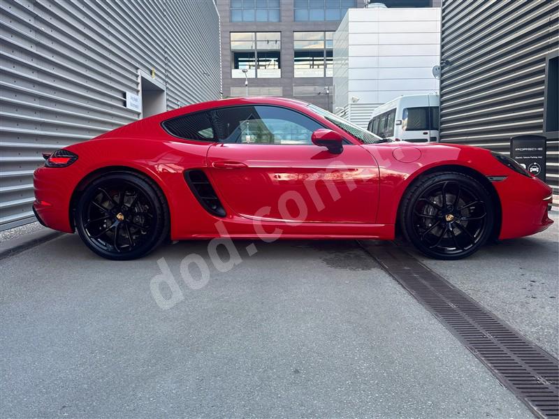 Porsche 718 CAYMAN 2023 1.356 km 4