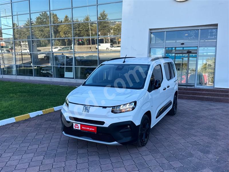 Fiat DOBLO 2025 7.160 km 1