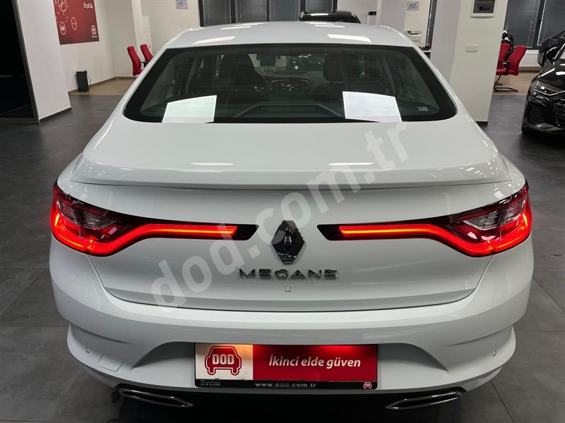 Renault MEGANE 2025 7.132 km 6