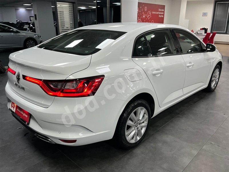Renault MEGANE 2025 7.132 km 5
