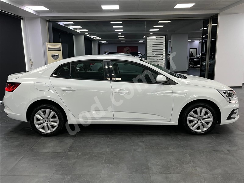 Renault MEGANE 2025 7.132 km 4