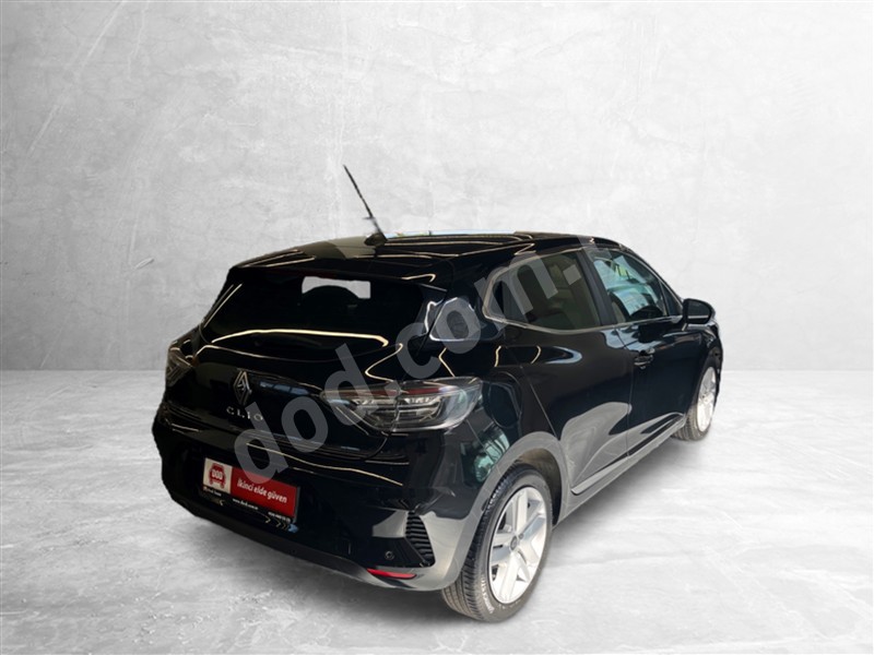 Renault CLIO 2024 71.317 km 5