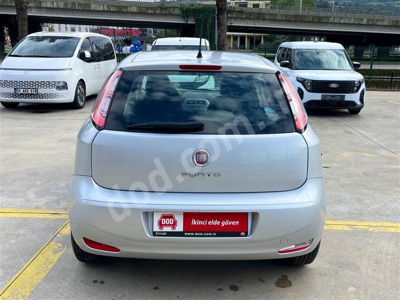 Fiat PUNTO POP 1.4 2012 31.595 km 6