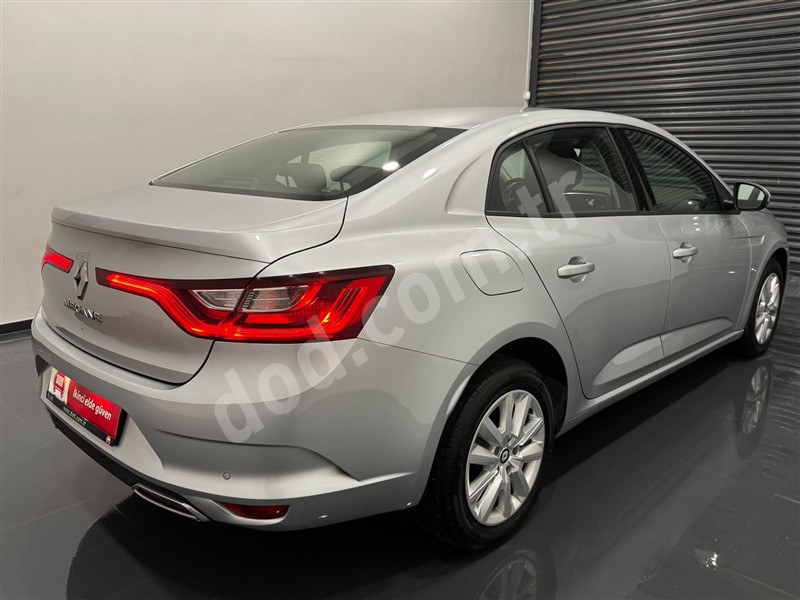 Renault MEGANE 2025 6.994 km 5