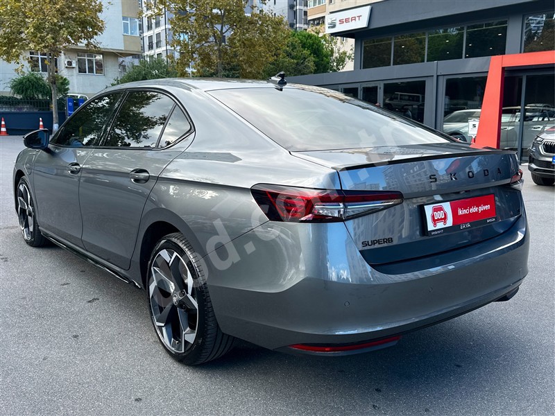 Skoda SUPERB 2025 6.100 km 7