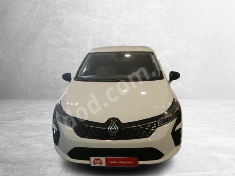 Renault CLIO 2023 89.000 km 2