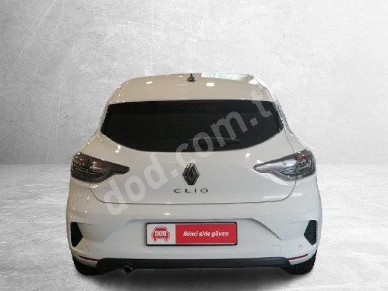 Renault CLIO 2023 89.000 km 6