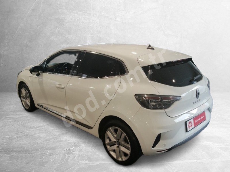Renault CLIO 2023 89.000 km 7
